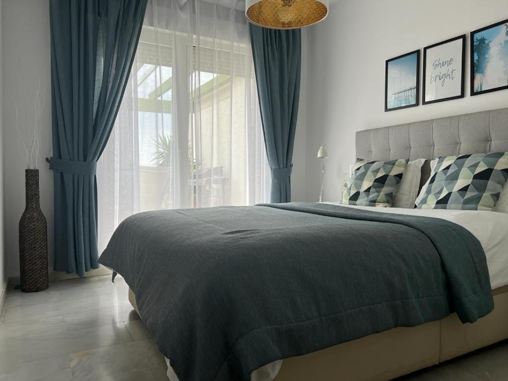 Frontline Beach Penthouse In Mi Capricho Sitio de Calahonda Zewnętrze zdjęcie